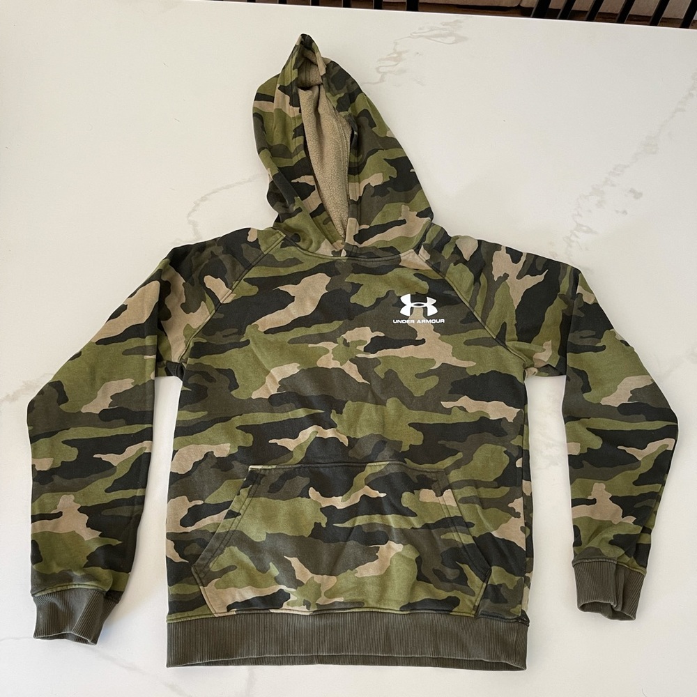 Youth Medium Camo Under Armour Sweatshirt